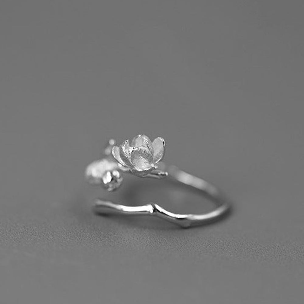 
                      
                        Plum-Blossom-Ring-By-Yonandole_3
                      
                    