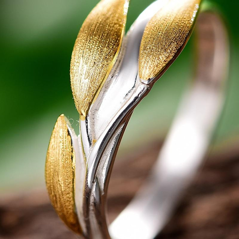 
                  
                    Ring-With-Golden-Leaves-By-Yonandole_3
                  
                