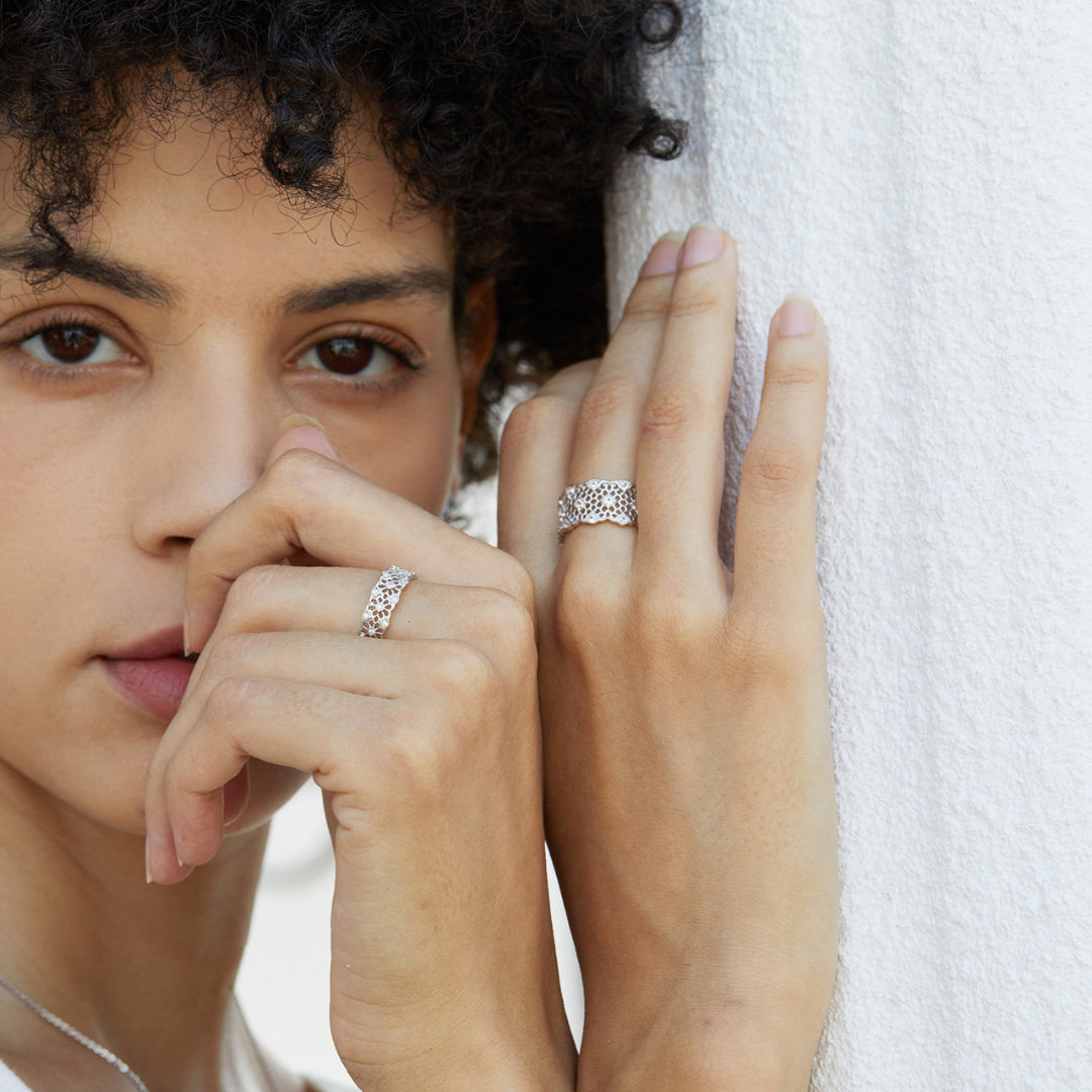 Ring-With-Honeycomb-Pattern-And-Zirconia-By-Yonandole_3
