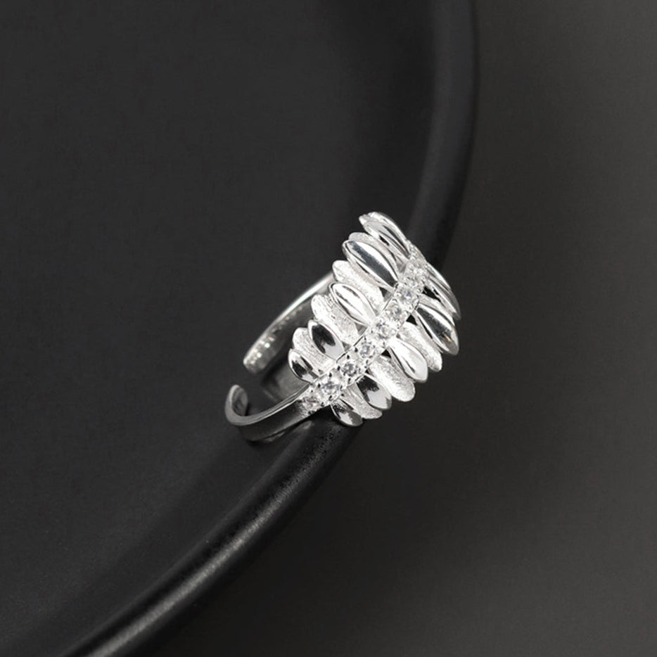 Ring-With-Mirror-Motif-By-Yonandole_3