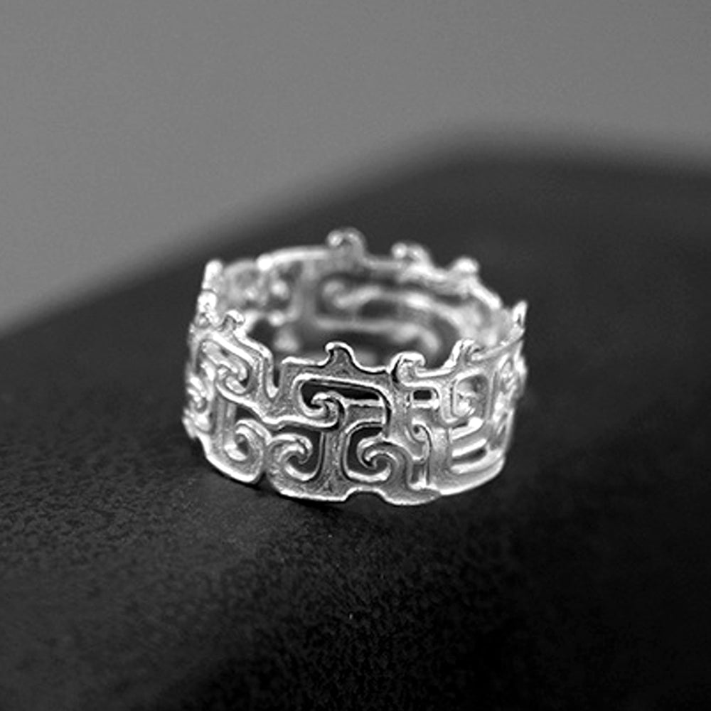 Ring-With-Ornamental-Pattern-By-Yonandole_5