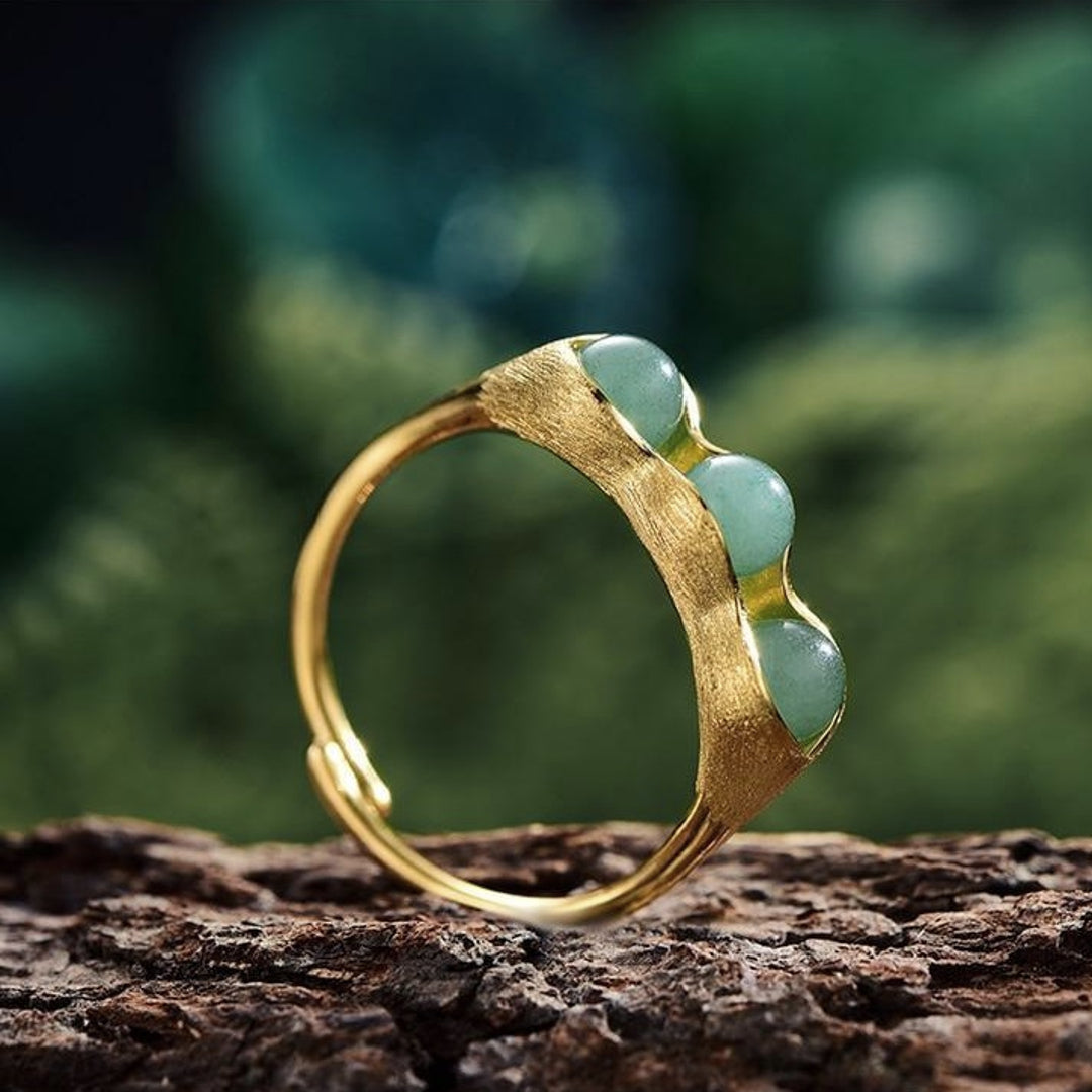 Ring-With-Pea-Pod-Design-By-Yonandole_1