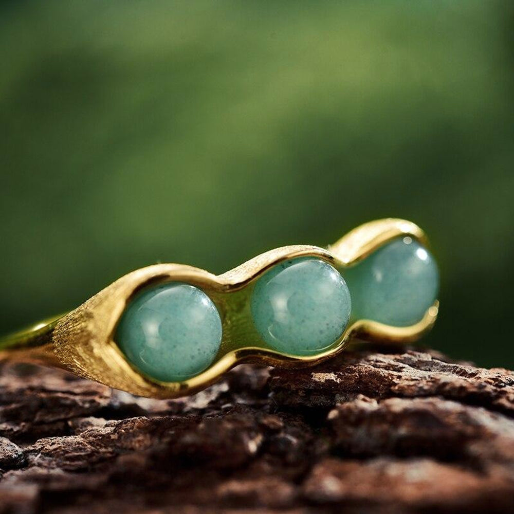 
                      
                        Ring-With-Pea-Pod-Design-By-Yonandole_5
                      
                    