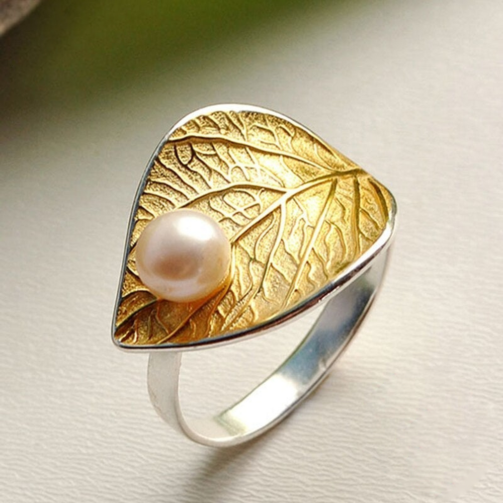 
                      
                        Ring-With-Plant-Leaf-By-Yonandole_2
                      
                    