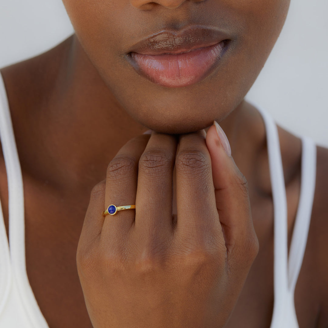Ring-With-Round-Lapis-Lazuli-Inlay-By-Yonandole_4