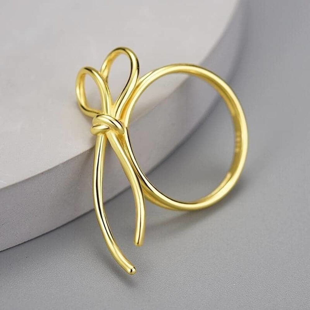 Ring-With-Thread-And-Loose-Knot-By-Yonandole_1