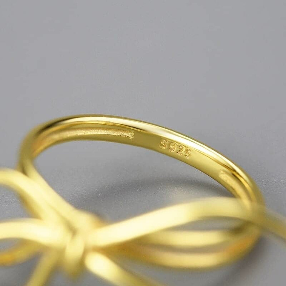 
                      
                        Ring-With-Thread-And-Loose-Knot-By-Yonandole_4
                      
                    