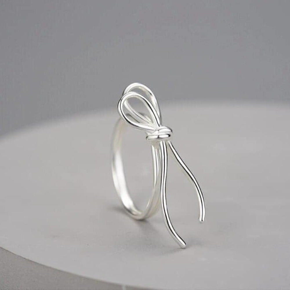 
                      
                        Ring-With-Thread-And-Loose-Knot-By-Yonandole_6
                      
                    