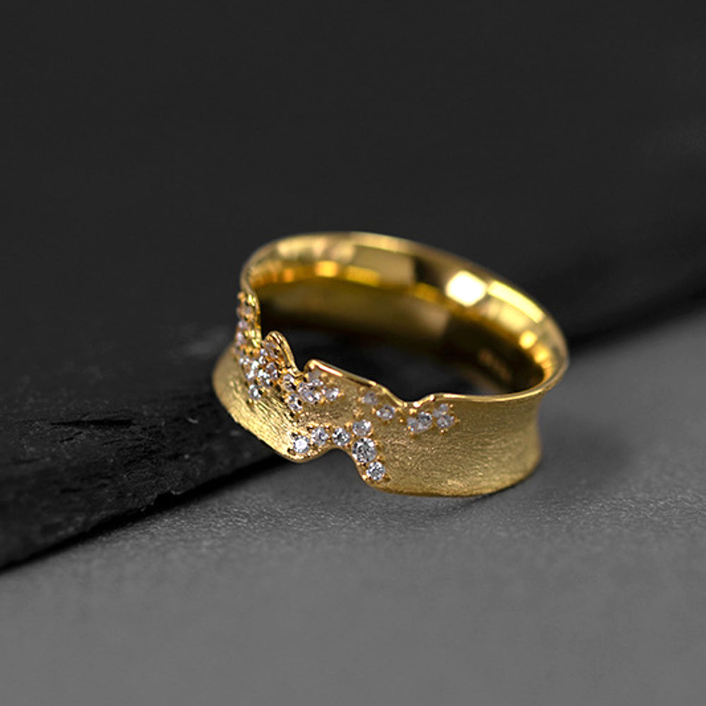 Ring-With-Uneven-Edges-And-Cubic-Zirconia_1