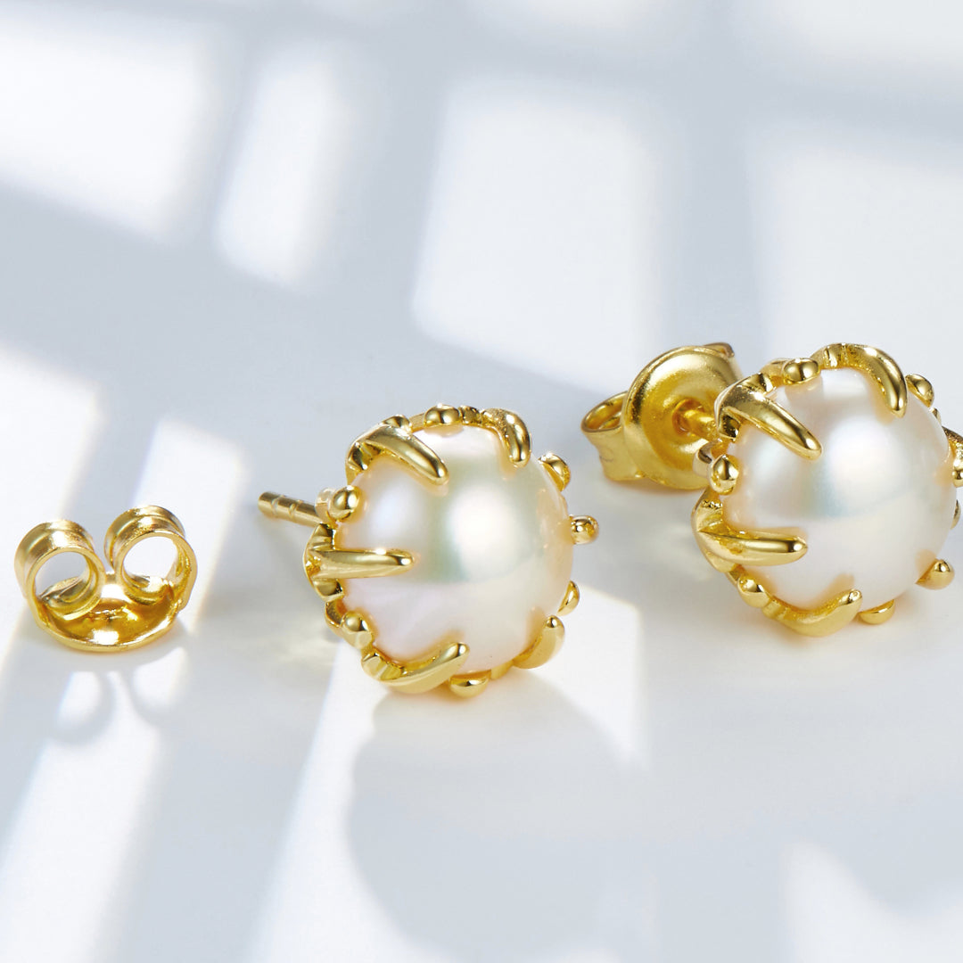 Round-Earrings-With-Prong-Setting-By-Yonandole_2