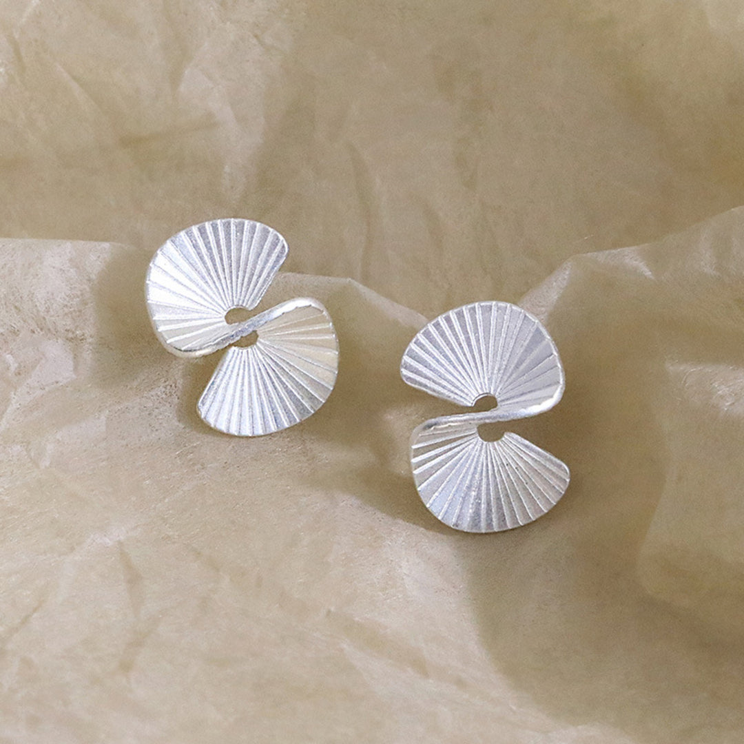 Spiral-Earrings-With-Folding-Pattern-By-Yonandole_2
