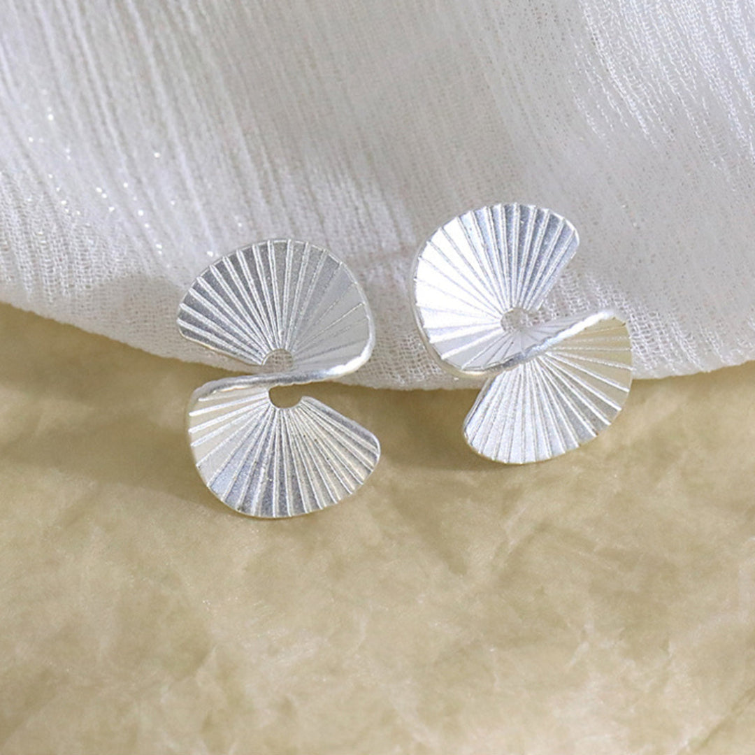 Spiral-Earrings-With-Folding-Pattern-By-Yonandole_6