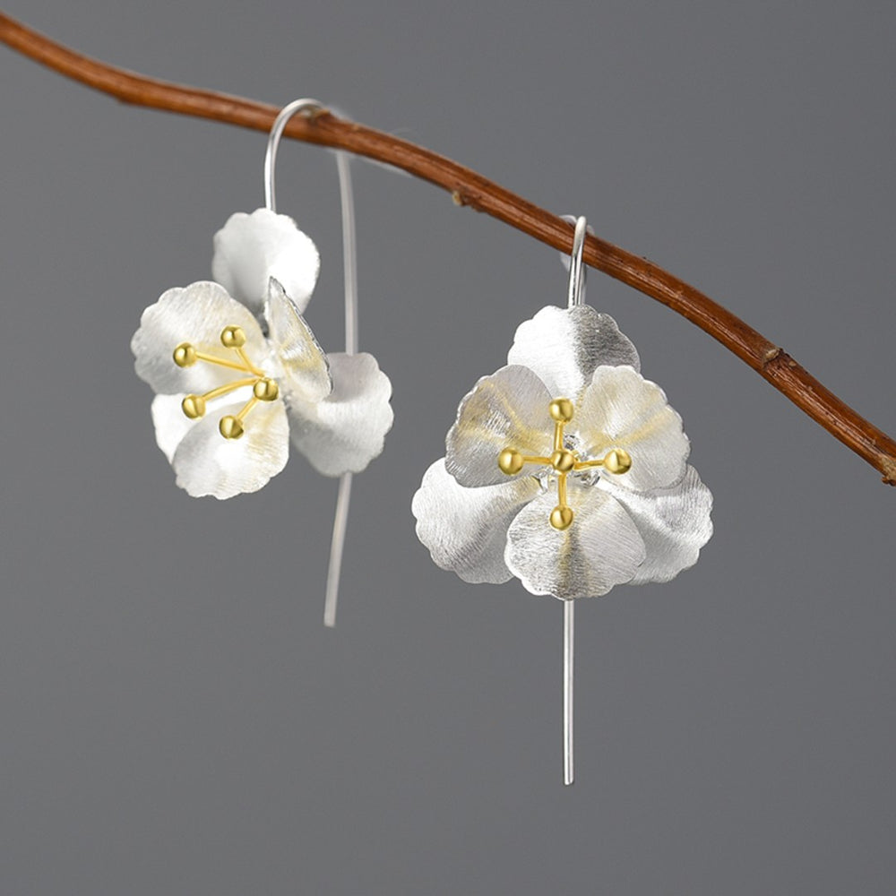 
                  
                    Splendid-Flower-Earrings-By-Yonandole_2a
                  
                