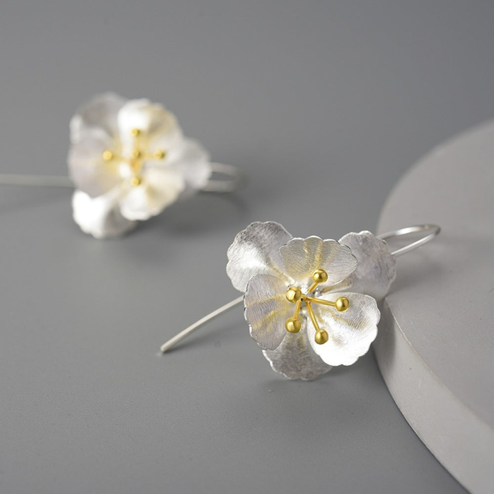 
                  
                    Splendid-Flower-Earrings-By-Yonandole_3a
                  
                