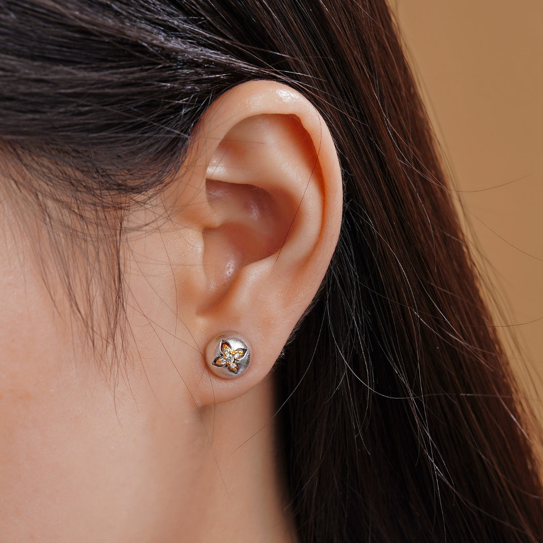 Stud-Earrings-With-A-Two-Tone-Flower-Motif-By-Yonandole_1