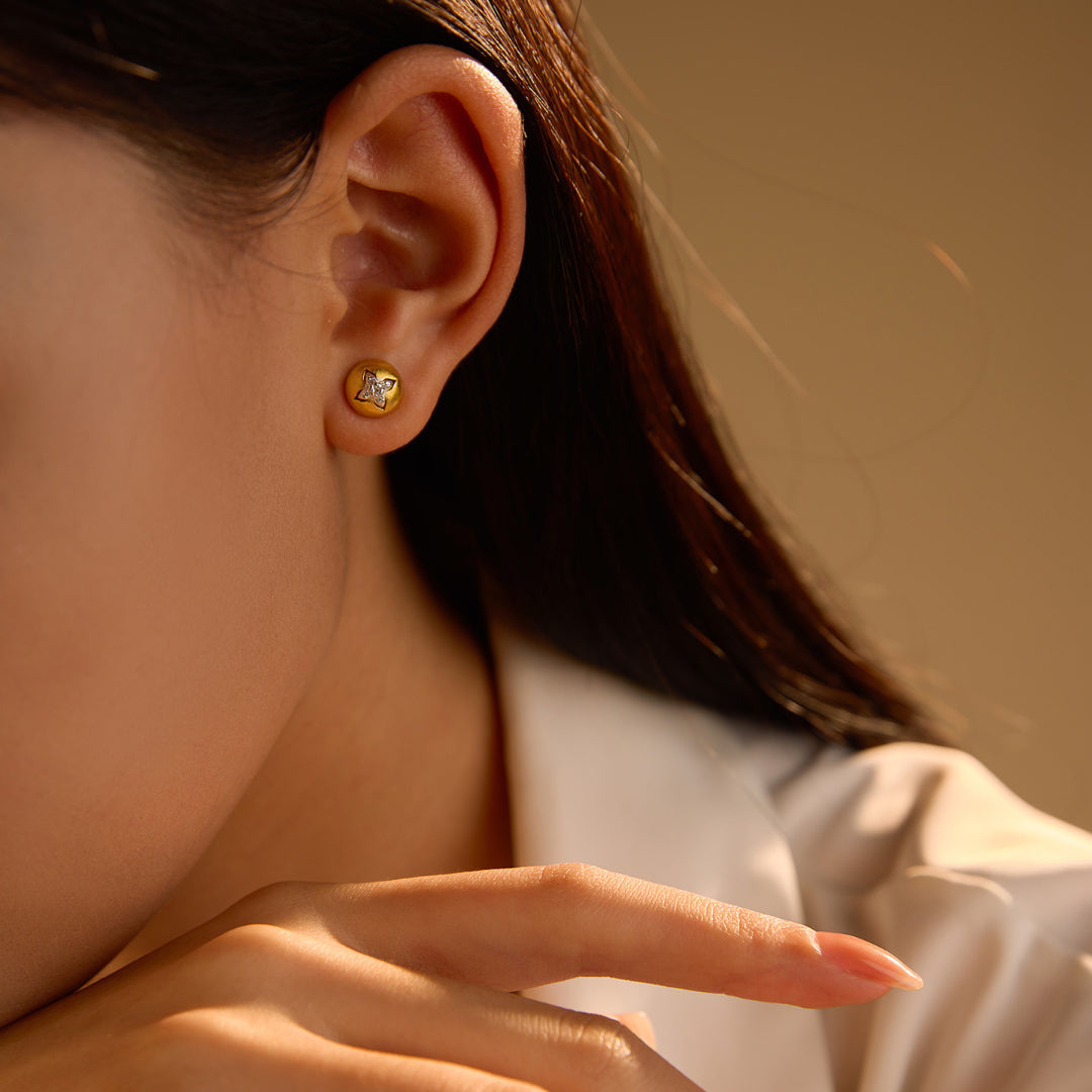 Stud-Earrings-With-A-Two-Tone-Flower-Motif-By-Yonandole_4