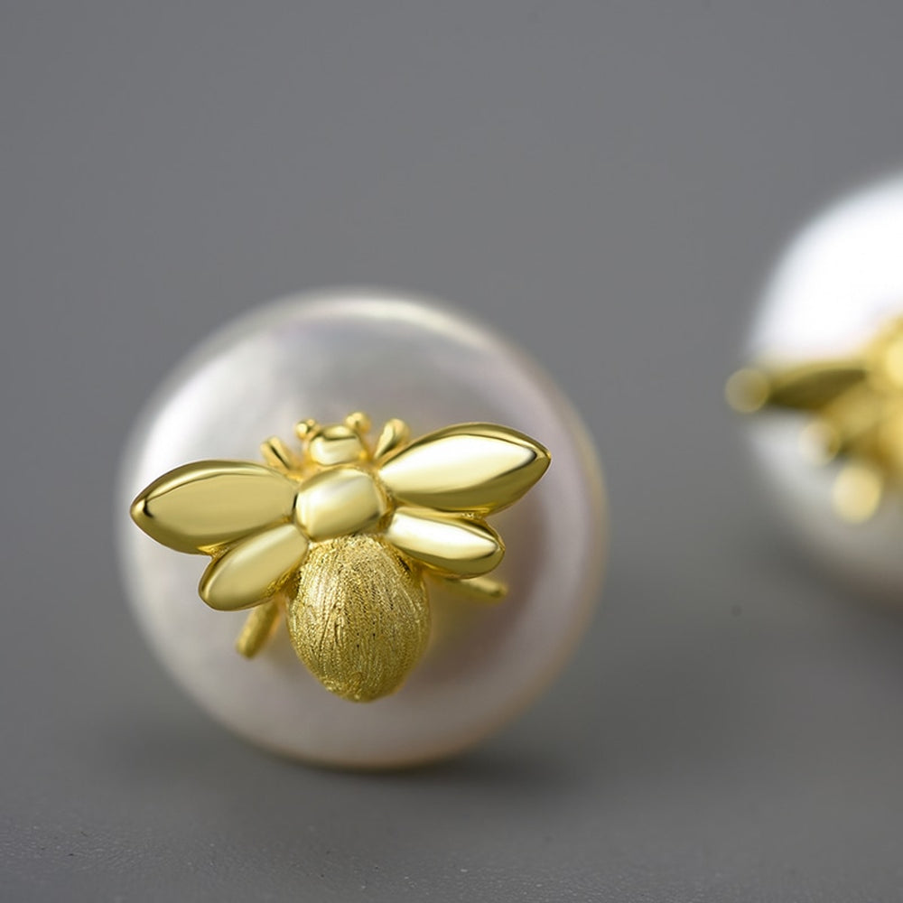 
                  
                    Stud-Earrings-With-Baroque-Pearl-And-Bee_3
                  
                