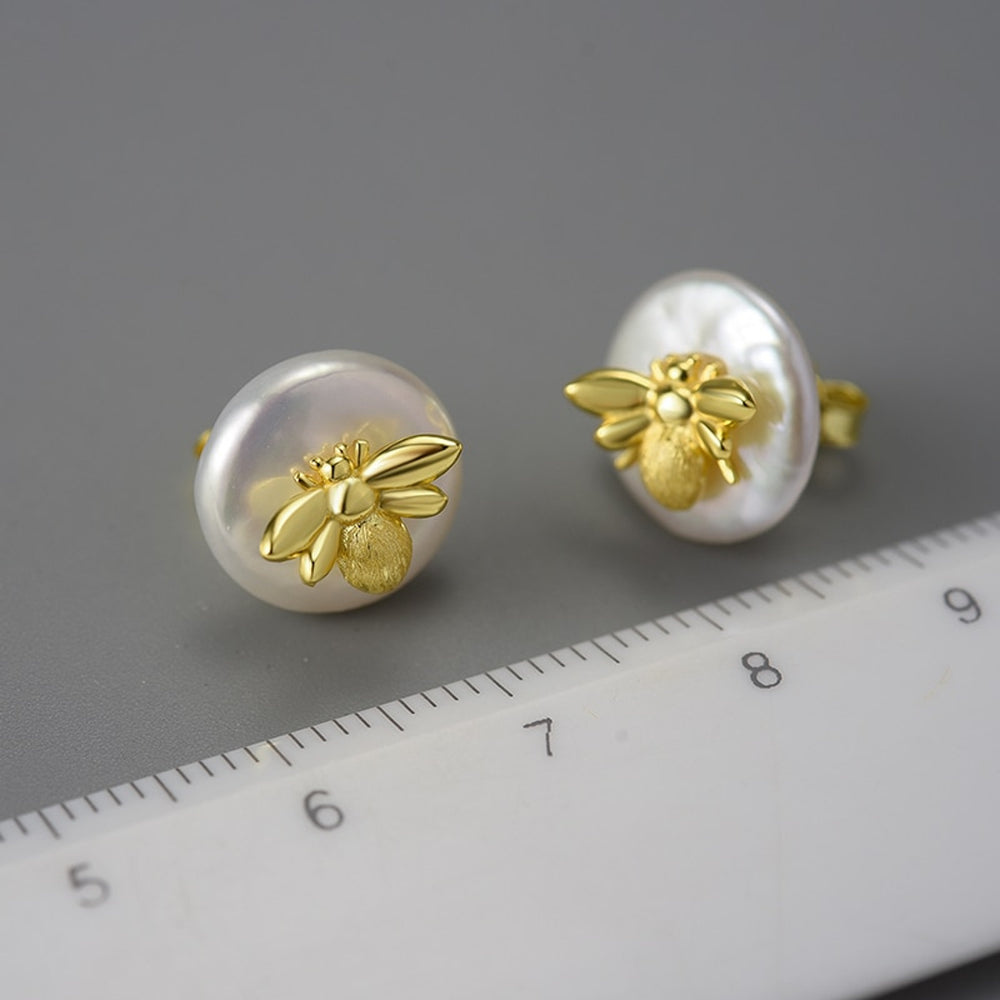 
                  
                    Stud-Earrings-With-Baroque-Pearl-And-Bee_4
                  
                