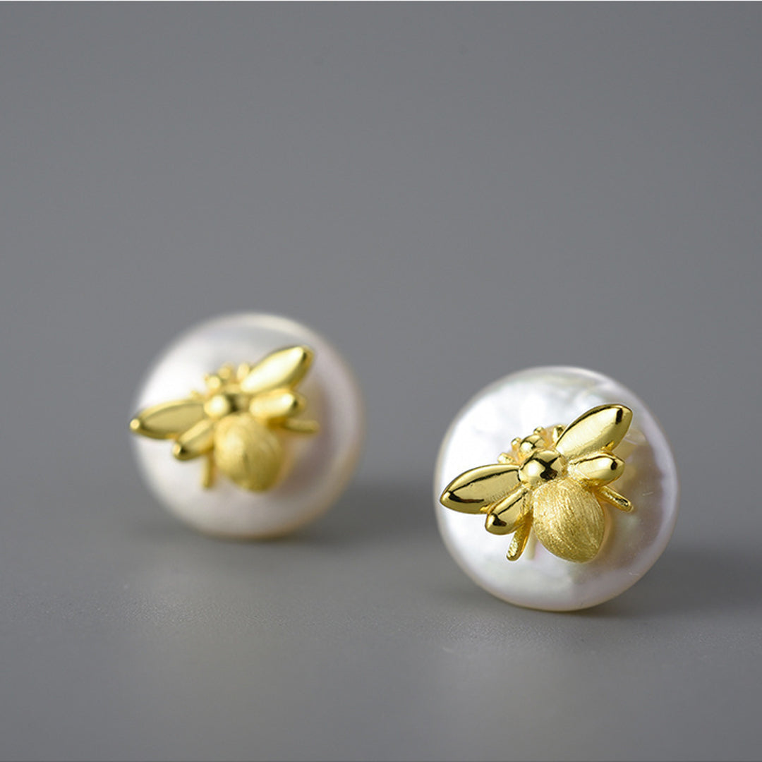 Stud-Earrings-With-Baroque-Pearl-And-Bee_6