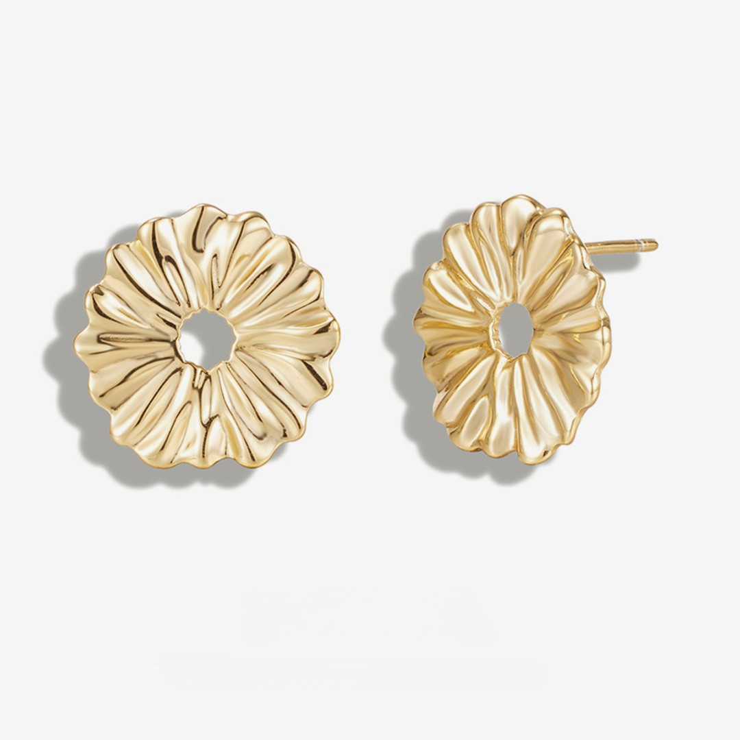 Stud-Earrings-With-Daisy-Flower-By-Yonandole_1