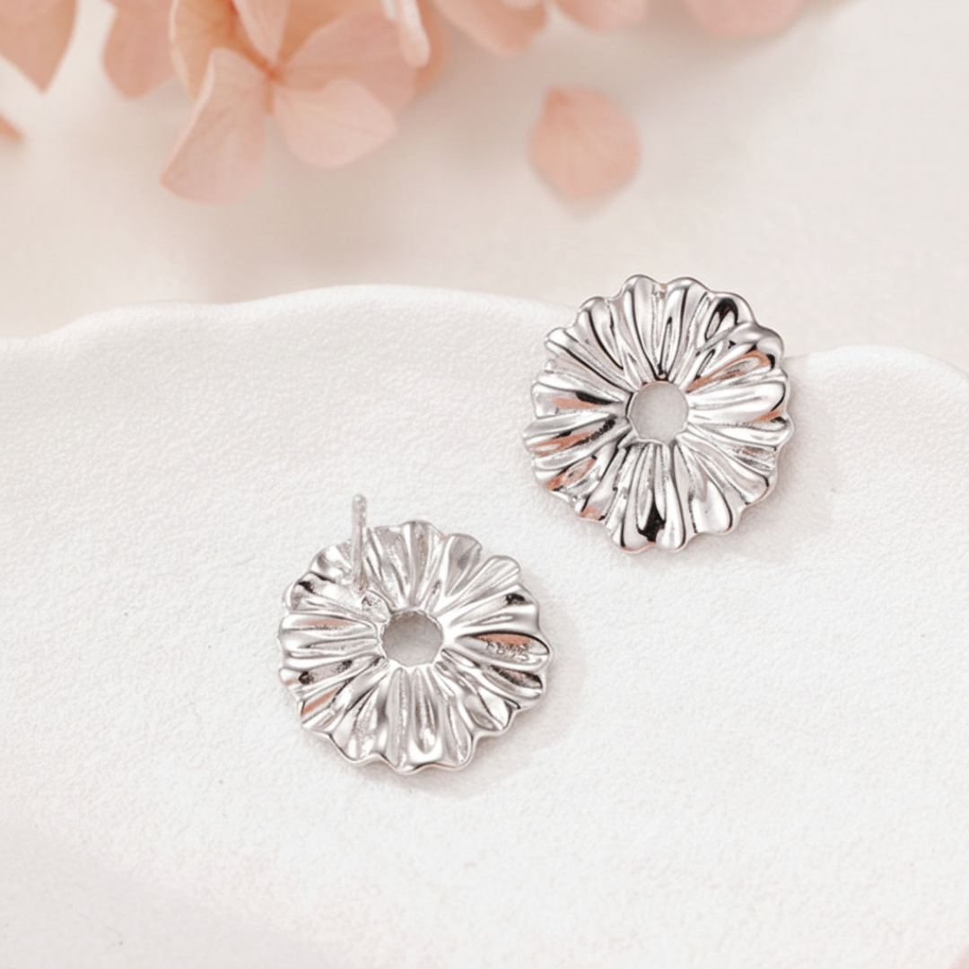 Stud-Earrings-With-Daisy-Flower-By-Yonandole_2