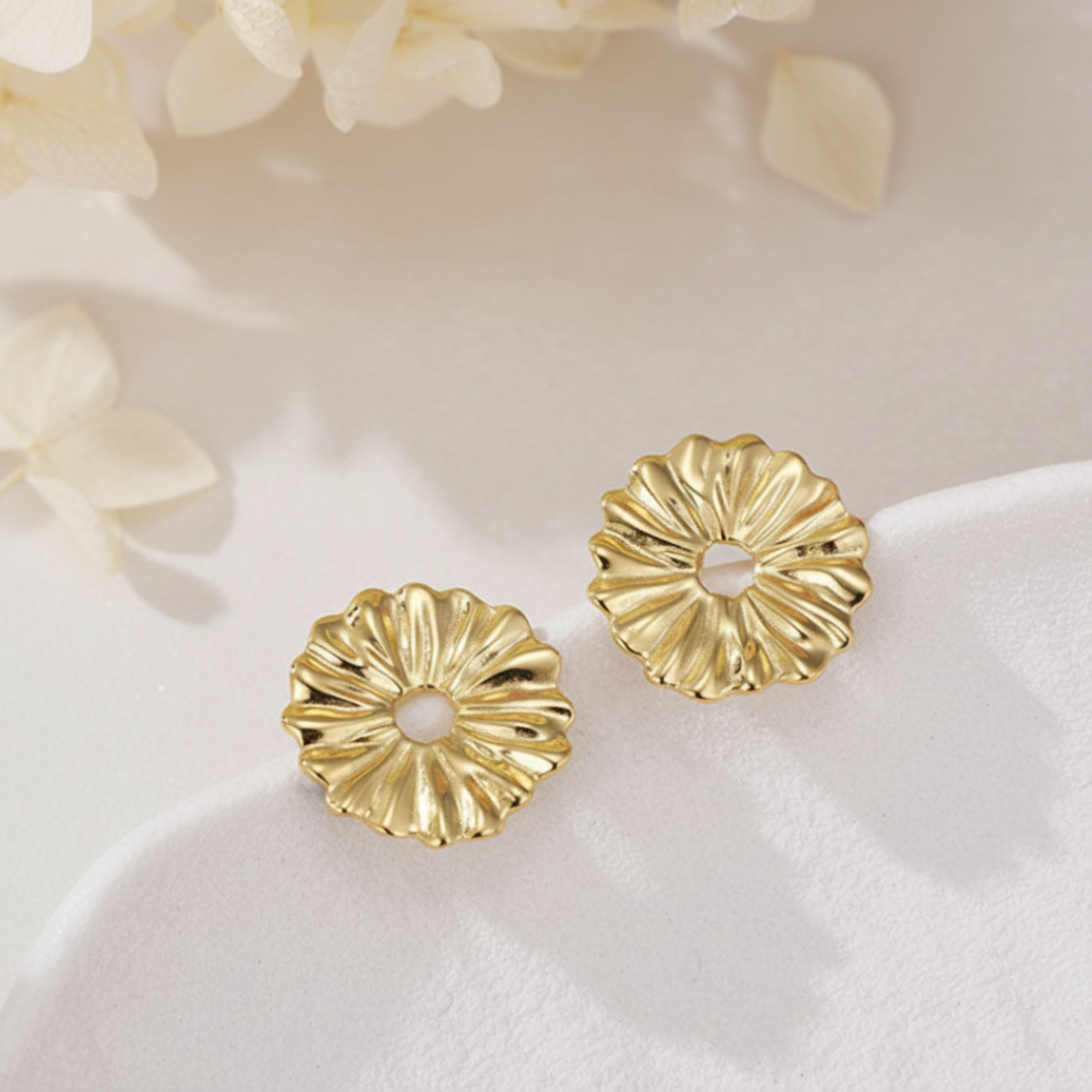 Stud-Earrings-With-Daisy-Flower-By-Yonandole_3