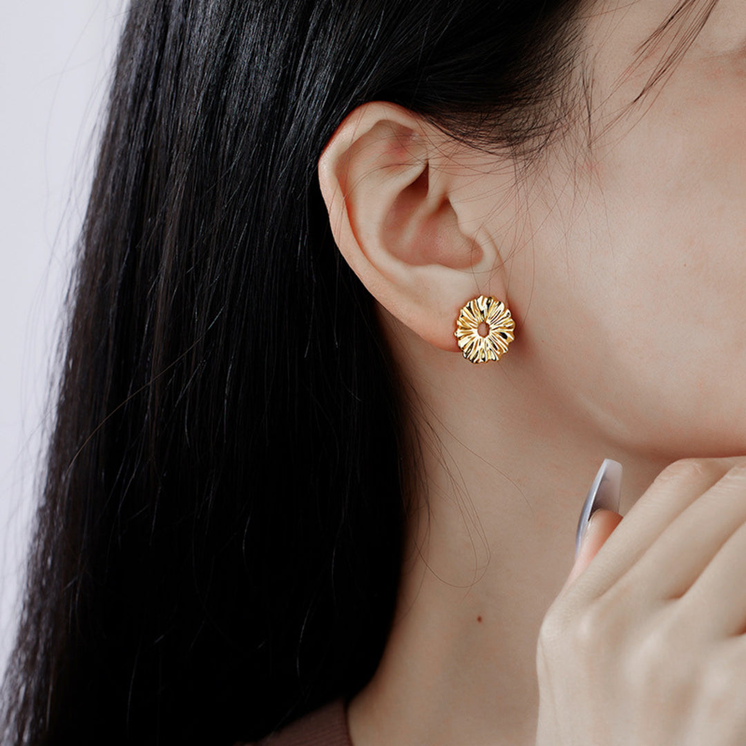 Stud-Earrings-With-Daisy-Flower-By-Yonandole_6