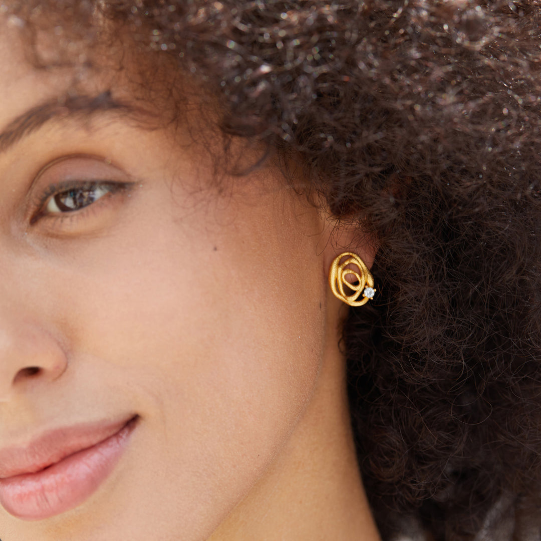 Stud-Earrings-With-Irregular-Lines-And-Topaz-By-Yonandole_4