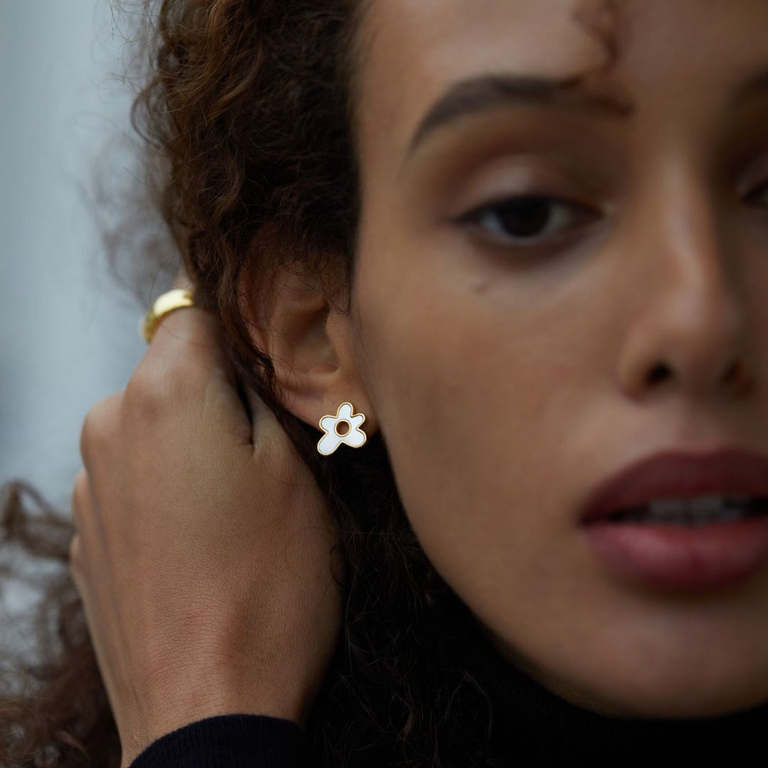 Stud-Earrings-With-Mother-Of-Pearl-Flower-By-Yonandole_3