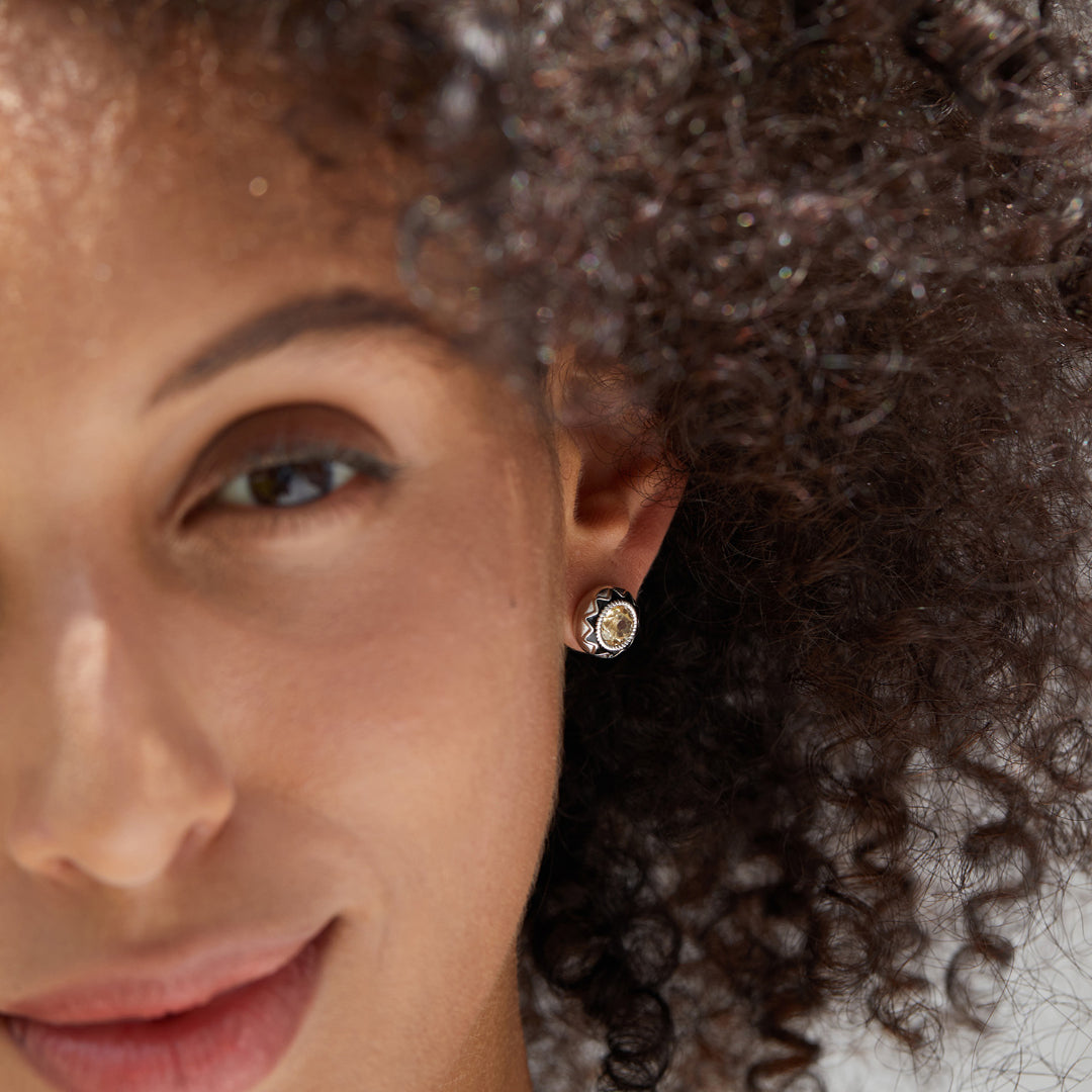 Stud-Earrings-With-Round-Brilliant-Cut-Citrine-Star-Design_5