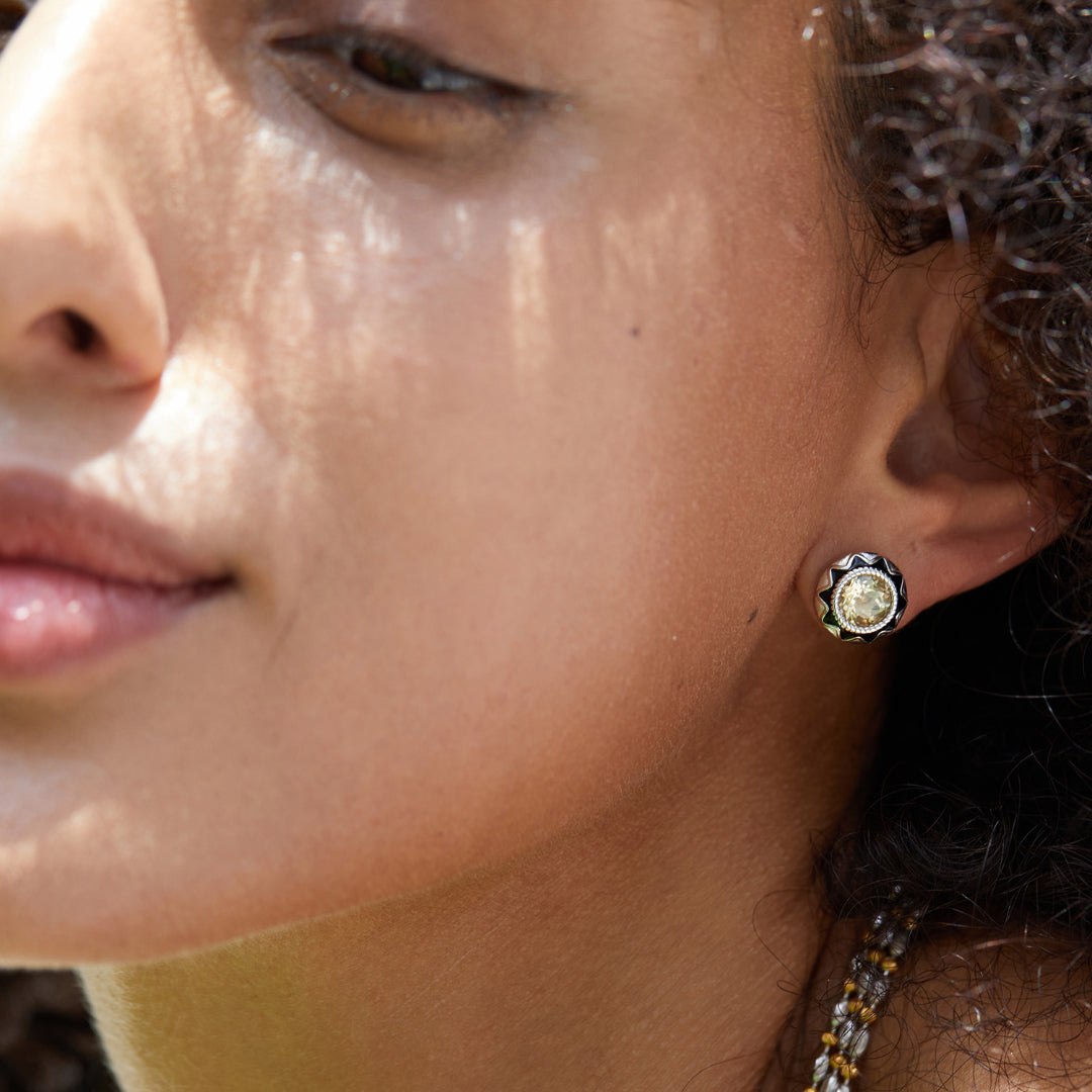 Stud-Earrings-With-Round-Brilliant-Cut-Citrine-Star-Design_7