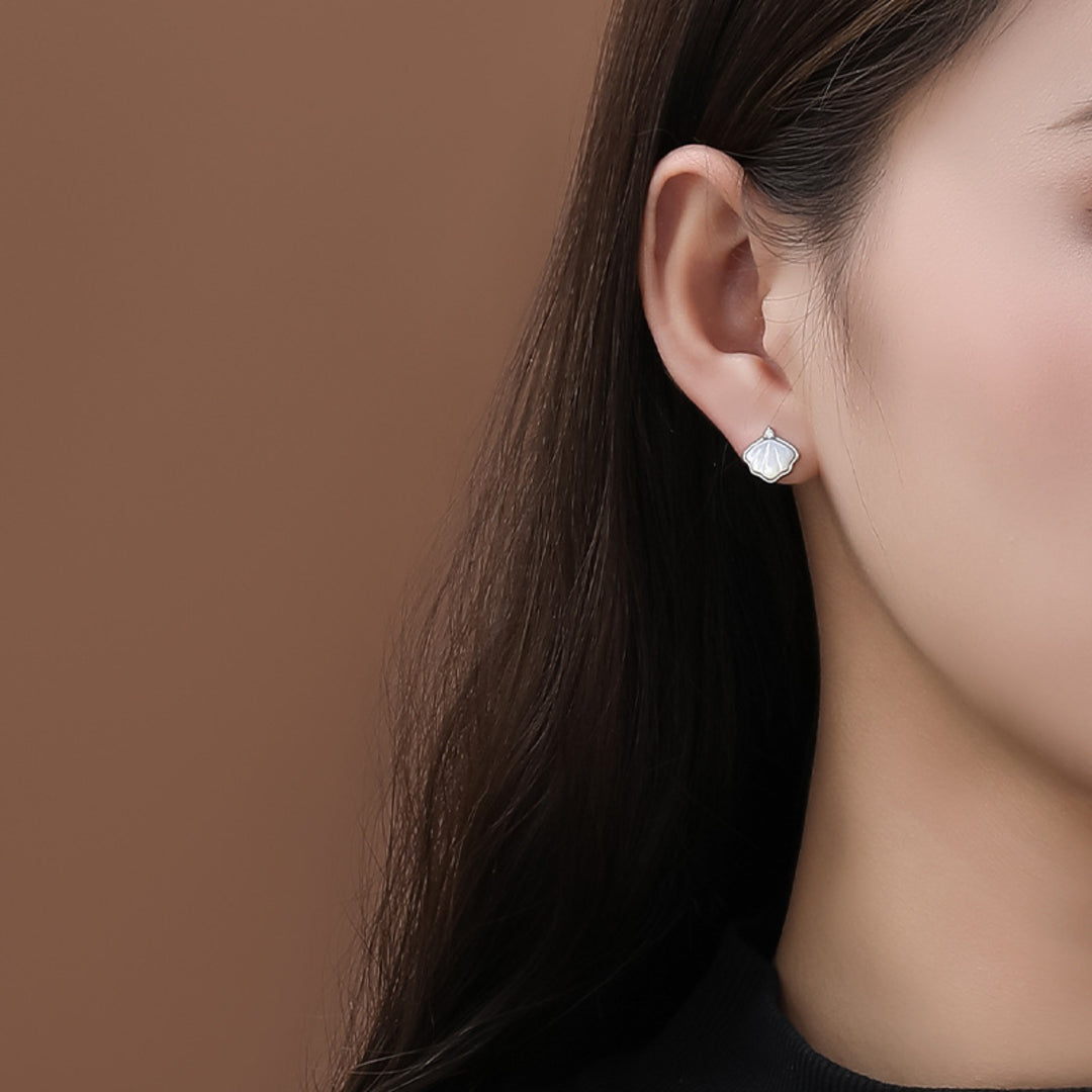 Stud-Earrings-With-Shell-Leaf-And-Zirconia-By-Yonandole_3