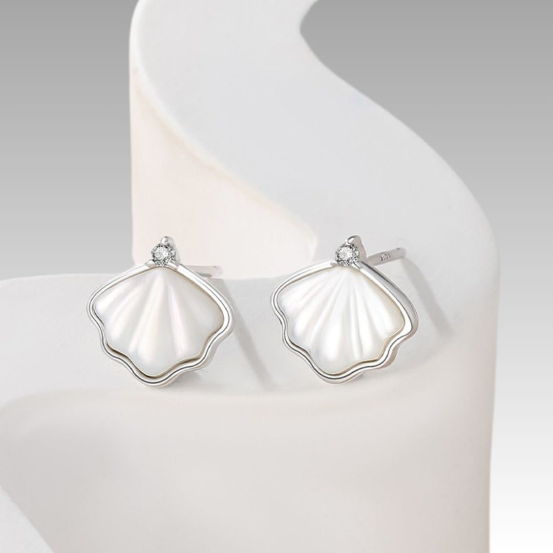 Stud-Earrings-With-Shell-Leaf-And-Zirconia-By-Yonandole_4