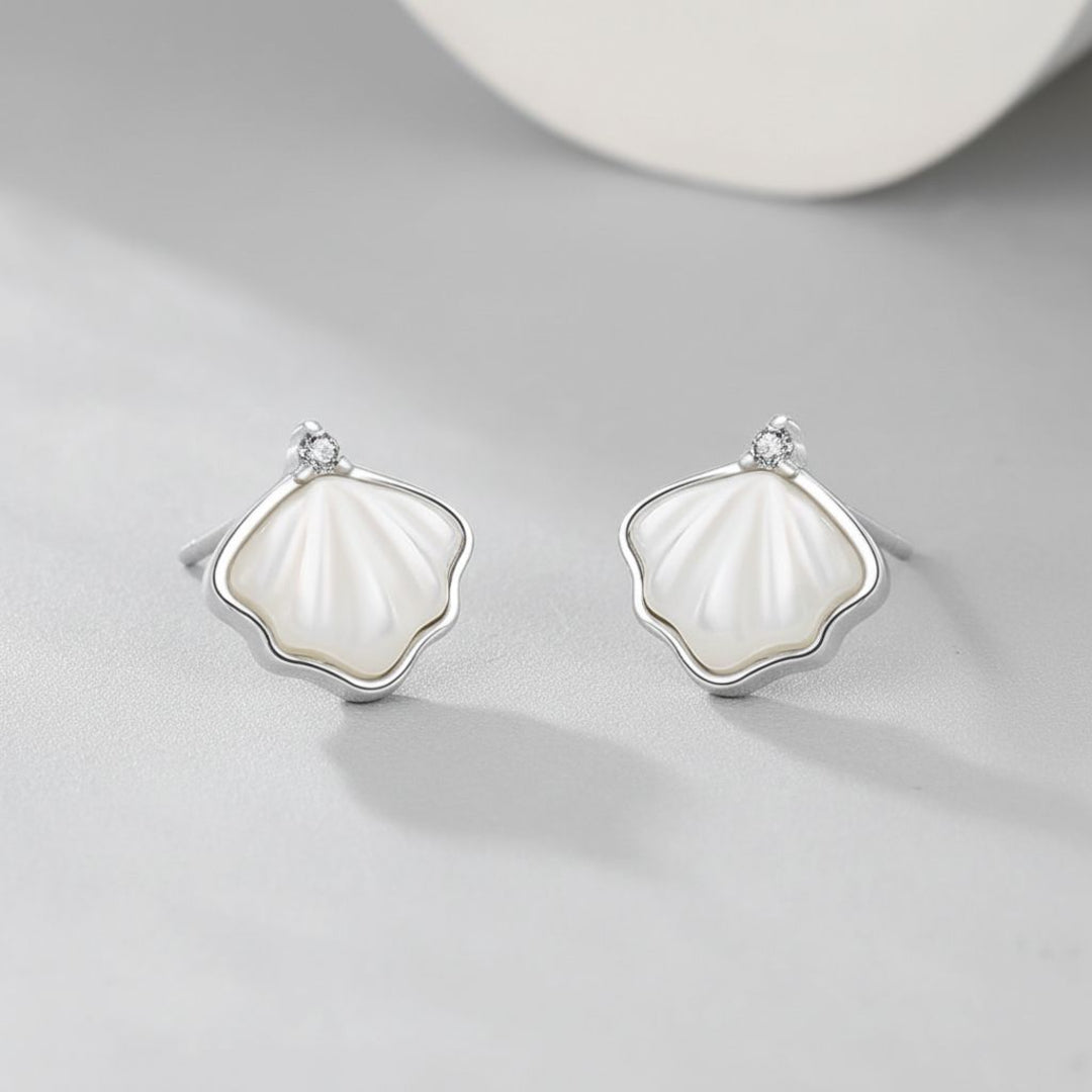 Stud-Earrings-With-Shell-Leaf-And-Zirconia-By-Yonandole_7