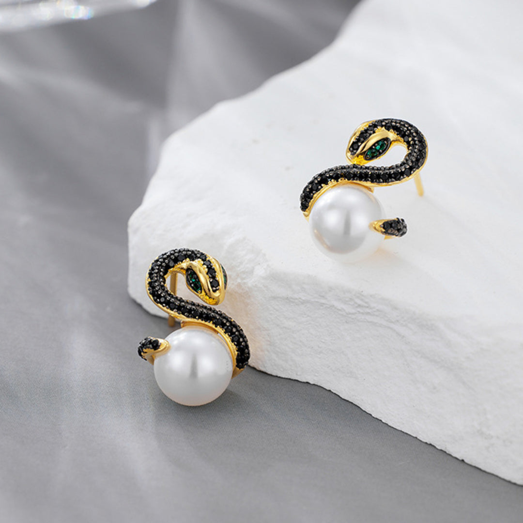 Stud-Earrings-With-Snake-And-Shell-Pearl-By-Yonandole_5