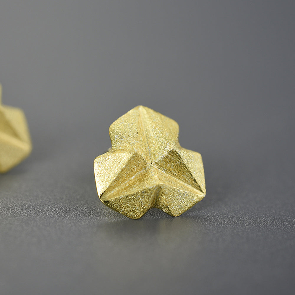 Stud-Earrings-With-Stereoscopic-Triangle-By-Yonandole_5