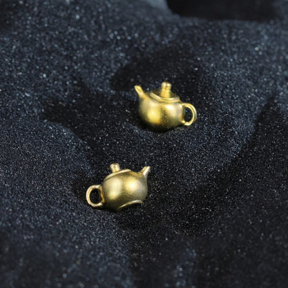 
                      
                        Teapot-Earrings-By-Yonandole_1
                      
                    