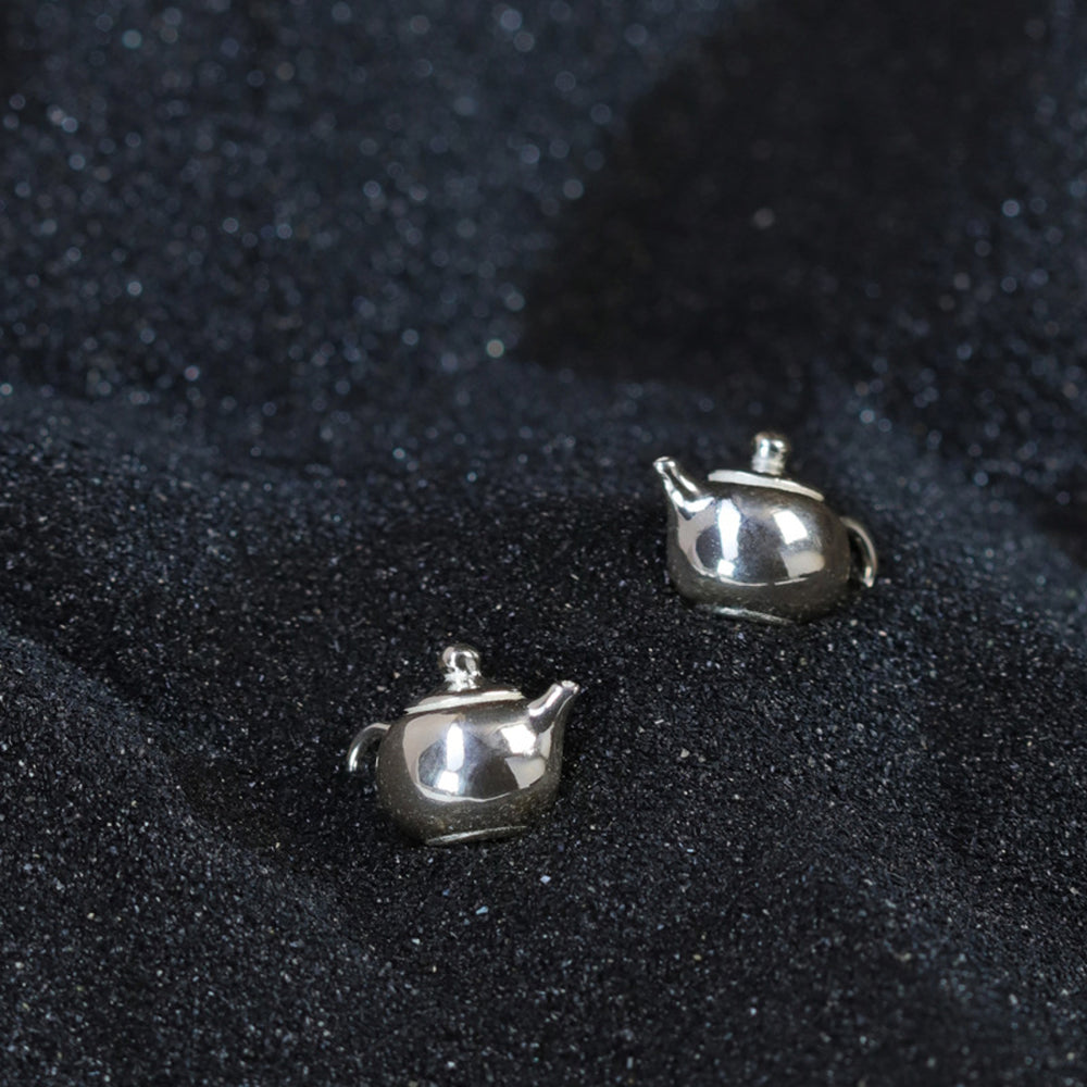 
                      
                        Teapot-Earrings-By-Yonandole_2
                      
                    