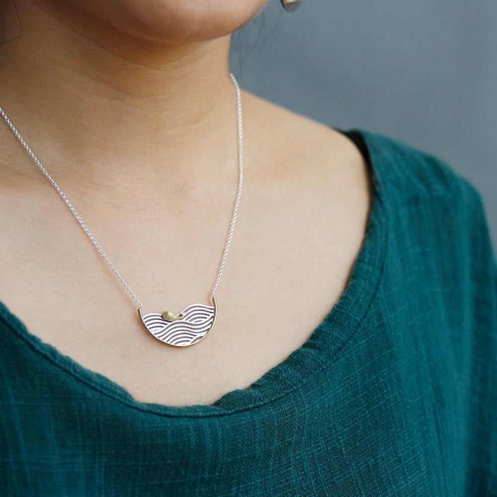 
                      
                        Whale-In-The-Sea-Pendant-Necklace-By-Yonandole_4
                      
                    