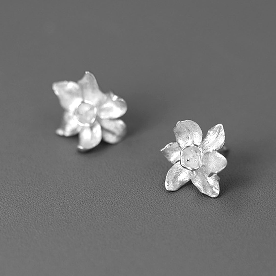 Wild-Narcissus-Flower-Earrings-By-Yonandole_2