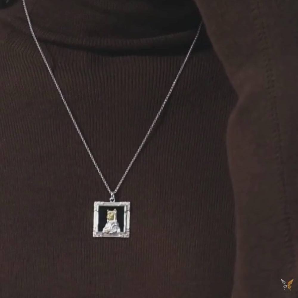 
                  
                    Load and play video in Gallery viewer, Mona-Lisa-Cat-Pendant-By-Yonandole
                  
                