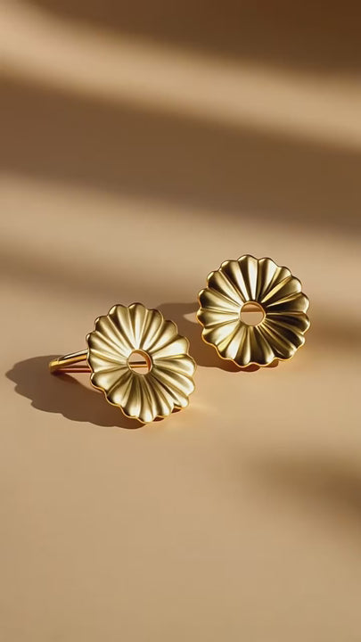 Stud-Earrings-With-Daisy-Flower-By-Yonandole